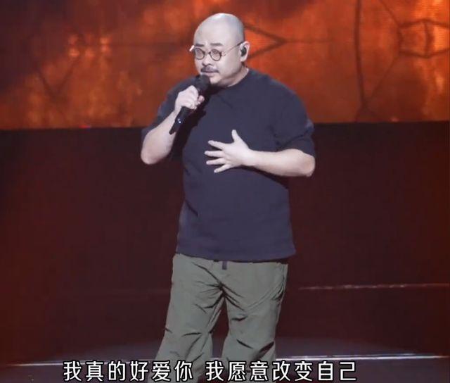 _抢演唱会网站_雨中骑车人摔跤引发网民热议